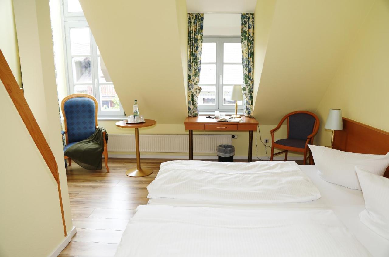 Hotel Goldener Adler Garni Hallstadt Bagian luar foto