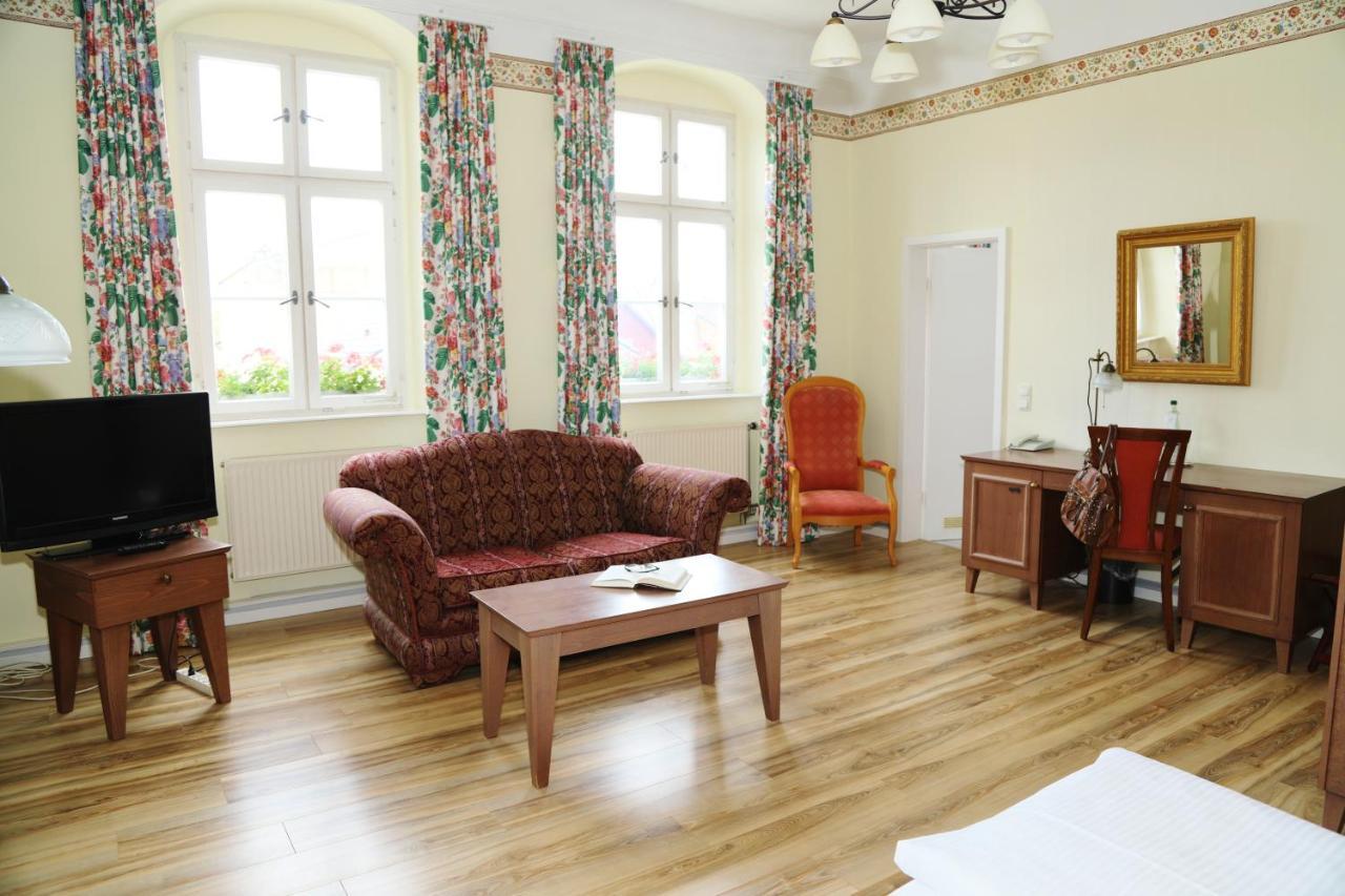 Hotel Goldener Adler Garni Hallstadt Bagian luar foto