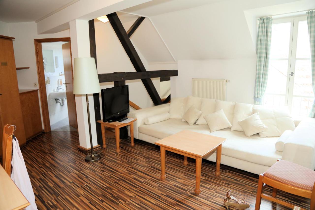 Hotel Goldener Adler Garni Hallstadt Bagian luar foto