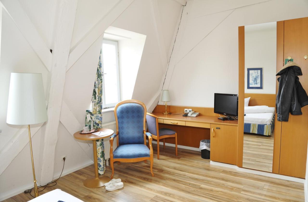 Hotel Goldener Adler Garni Hallstadt Bagian luar foto
