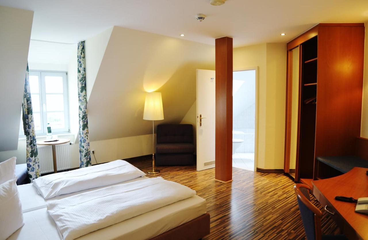 Hotel Goldener Adler Garni Hallstadt Bagian luar foto