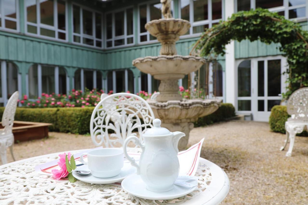 Hotel Goldener Adler Garni Hallstadt Bagian luar foto
