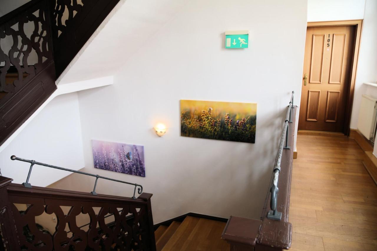 Hotel Goldener Adler Garni Hallstadt Bagian luar foto