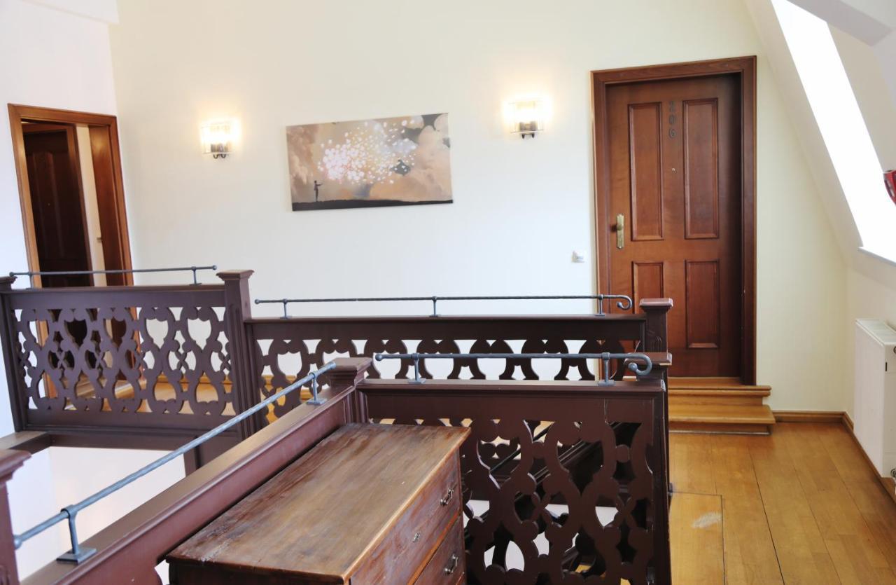 Hotel Goldener Adler Garni Hallstadt Bagian luar foto