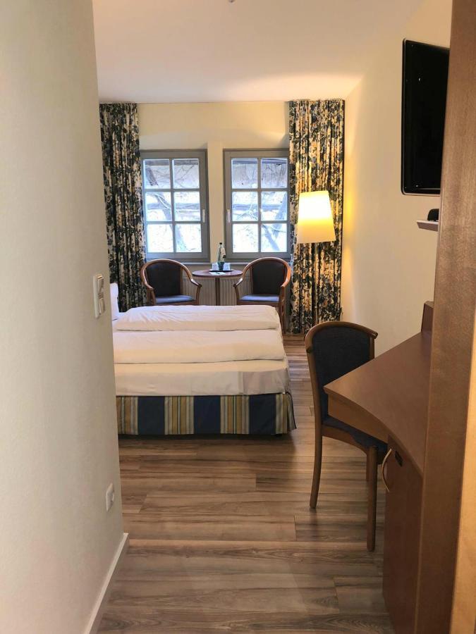 Hotel Goldener Adler Garni Hallstadt Bagian luar foto