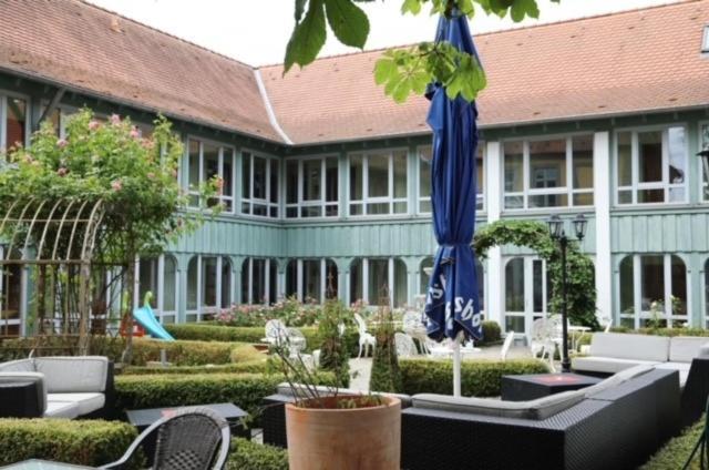 Hotel Goldener Adler Garni Hallstadt Bagian luar foto