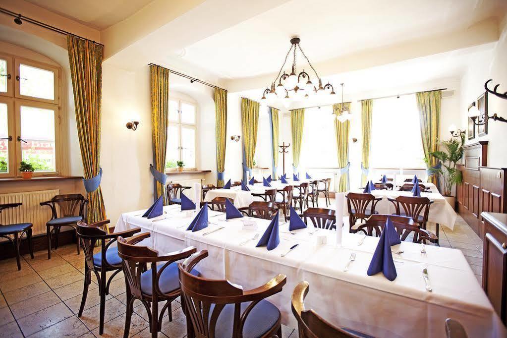 Hotel Goldener Adler Garni Hallstadt Bagian luar foto