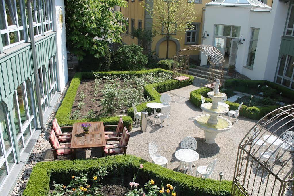 Hotel Goldener Adler Garni Hallstadt Bagian luar foto